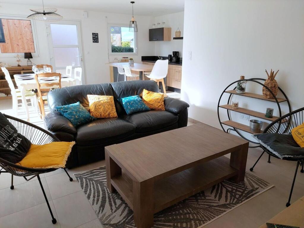Single Storey Holiday Home In Cléder Exteriör bild
