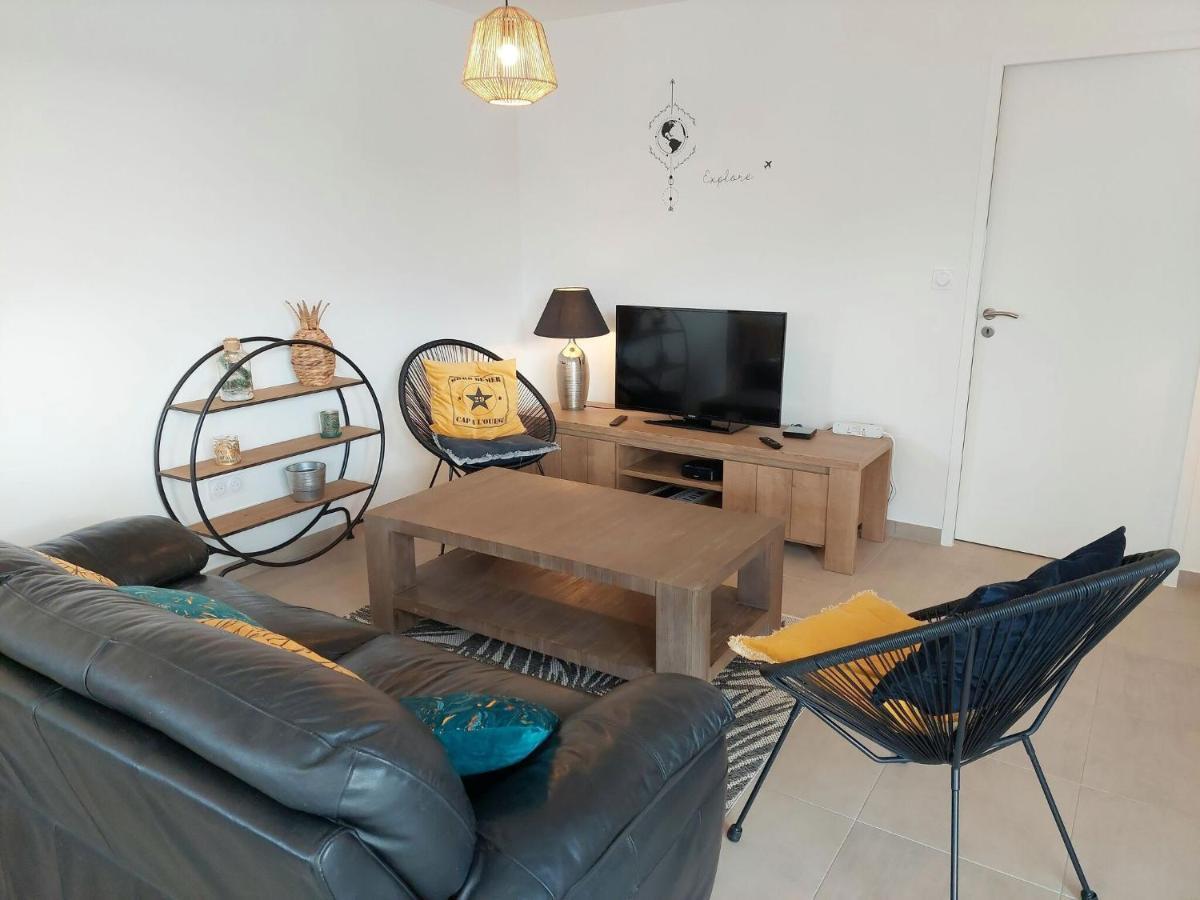 Single Storey Holiday Home In Cléder Exteriör bild