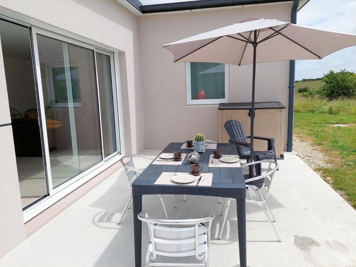 Single Storey Holiday Home In Cléder Exteriör bild