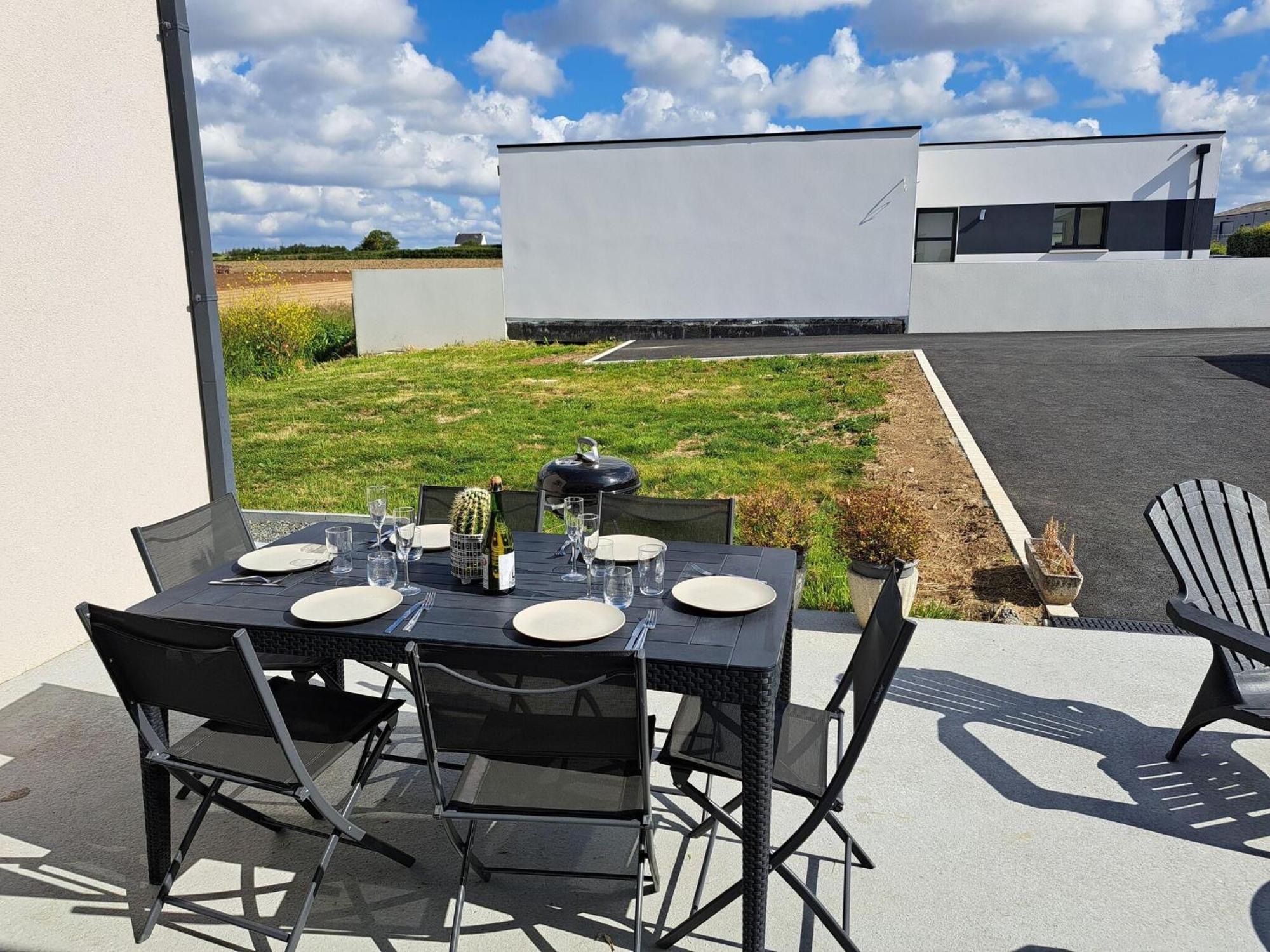 Single Storey Holiday Home In Cléder Exteriör bild